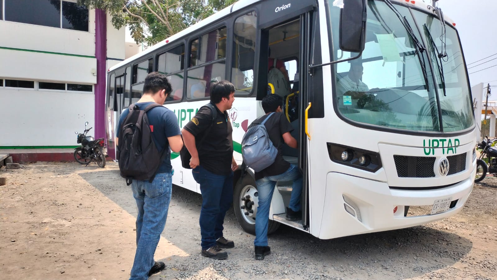 Inauguran primera corrida del “Lince Bus”, transporte  escolar de la UPTap