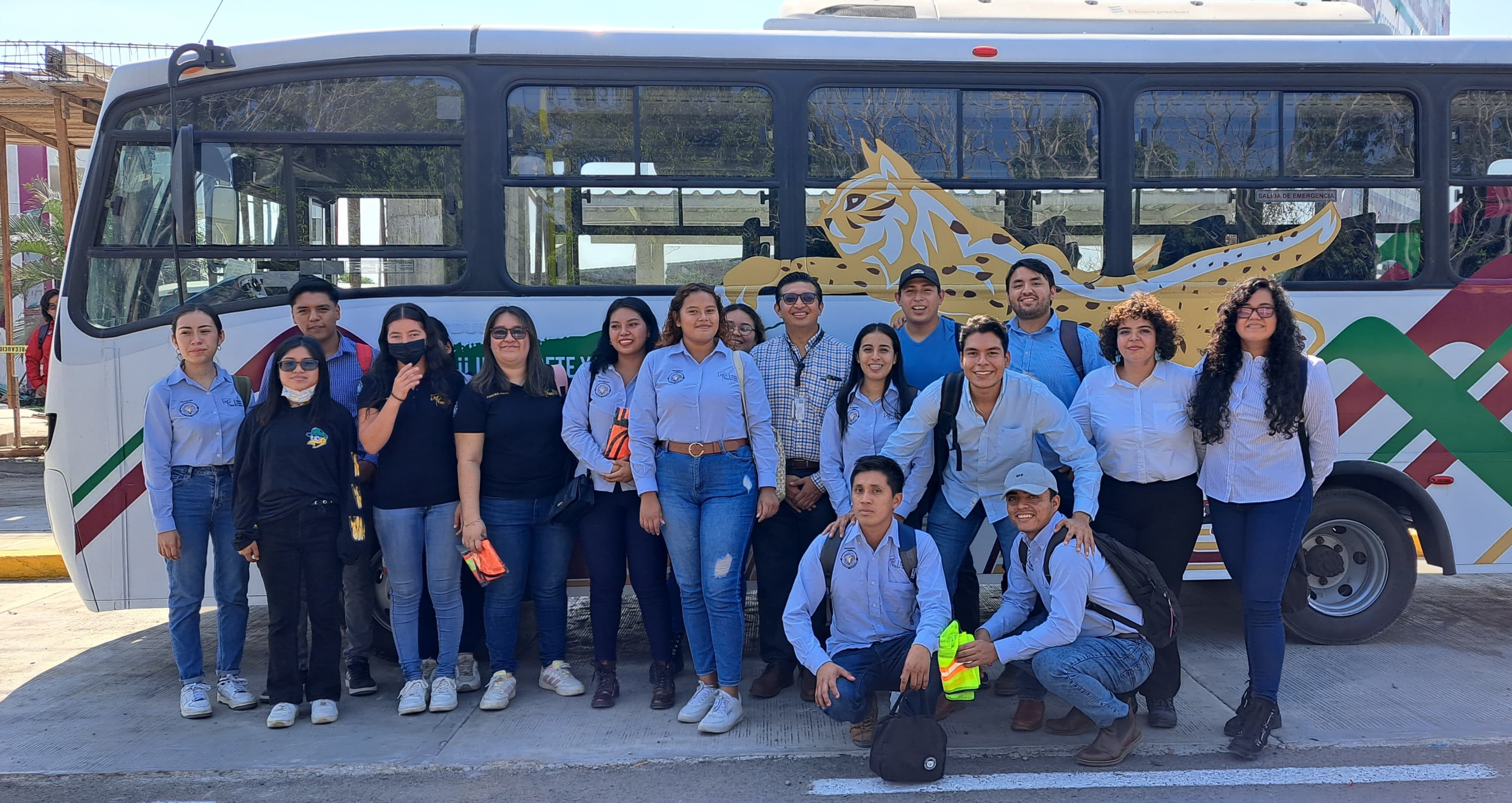 Estudiantes de la UPTap realizan la 1ª Visita Guiada en el  “Bus Lince”