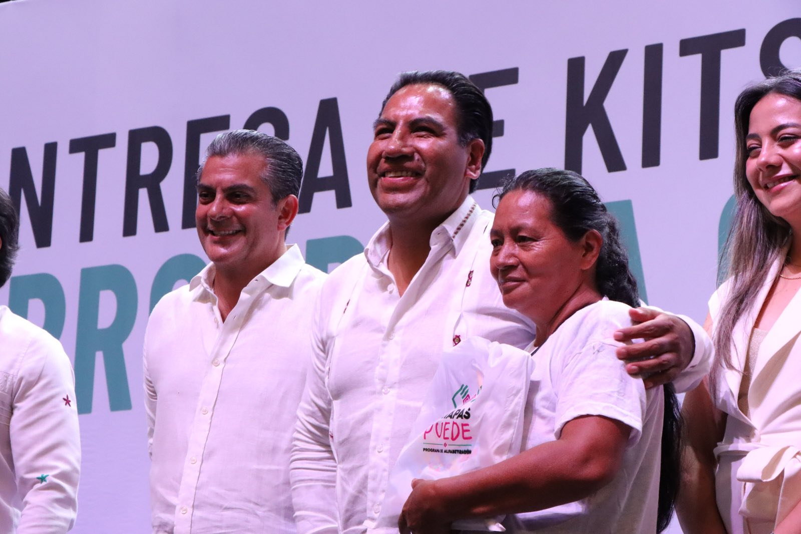 UPTAP SE SUMA CON FIRME COMPROMISO A “CHIAPAS PUEDE” EN ENTREGA DE KITS DE ALFABETIZACIÓN EN TAPACHULA
