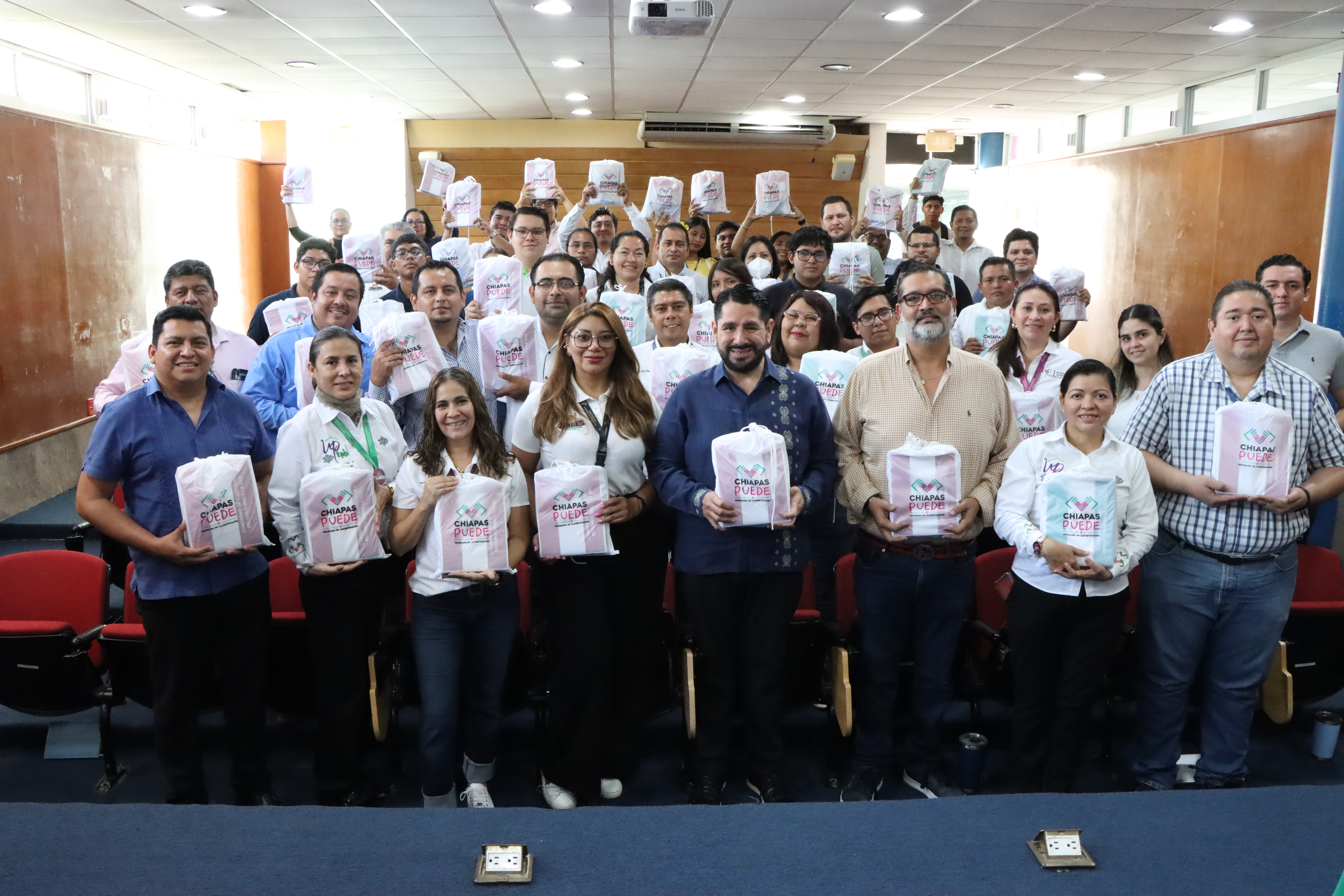 UPTAP REALIZA ENTREGA DE KITS A ASESORES DEL PROGRAMA “CHIAPAS PUEDE”