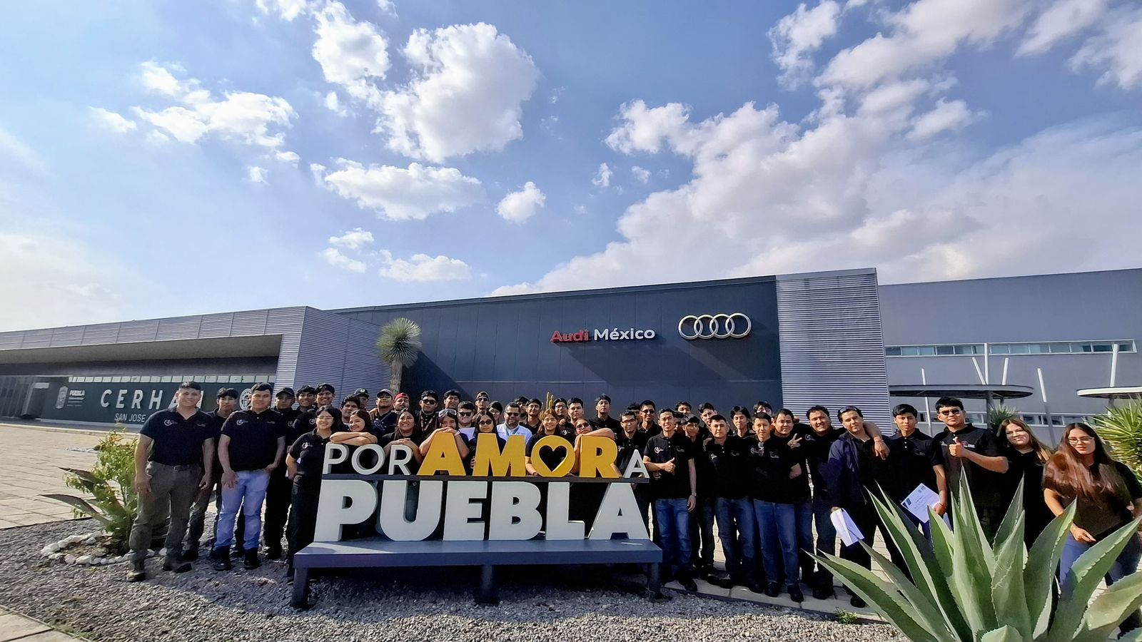 Formación de clase mundial: estudiantes de Mecatrónica se capacitan en el Audi Training Center – CERHAN 🚗🤖⚡