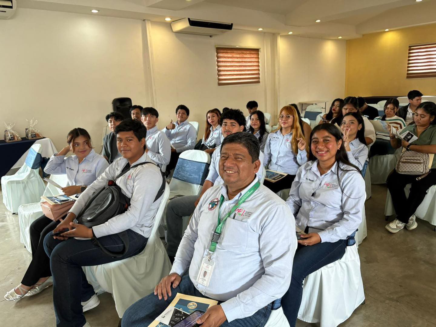 INGENIERÍA EN LOGÍSTICA PRESENTE EN EL X CONGRESO DE ESPECIALISTAS EN COMERCIO EXTERIOR Y ADUANAS