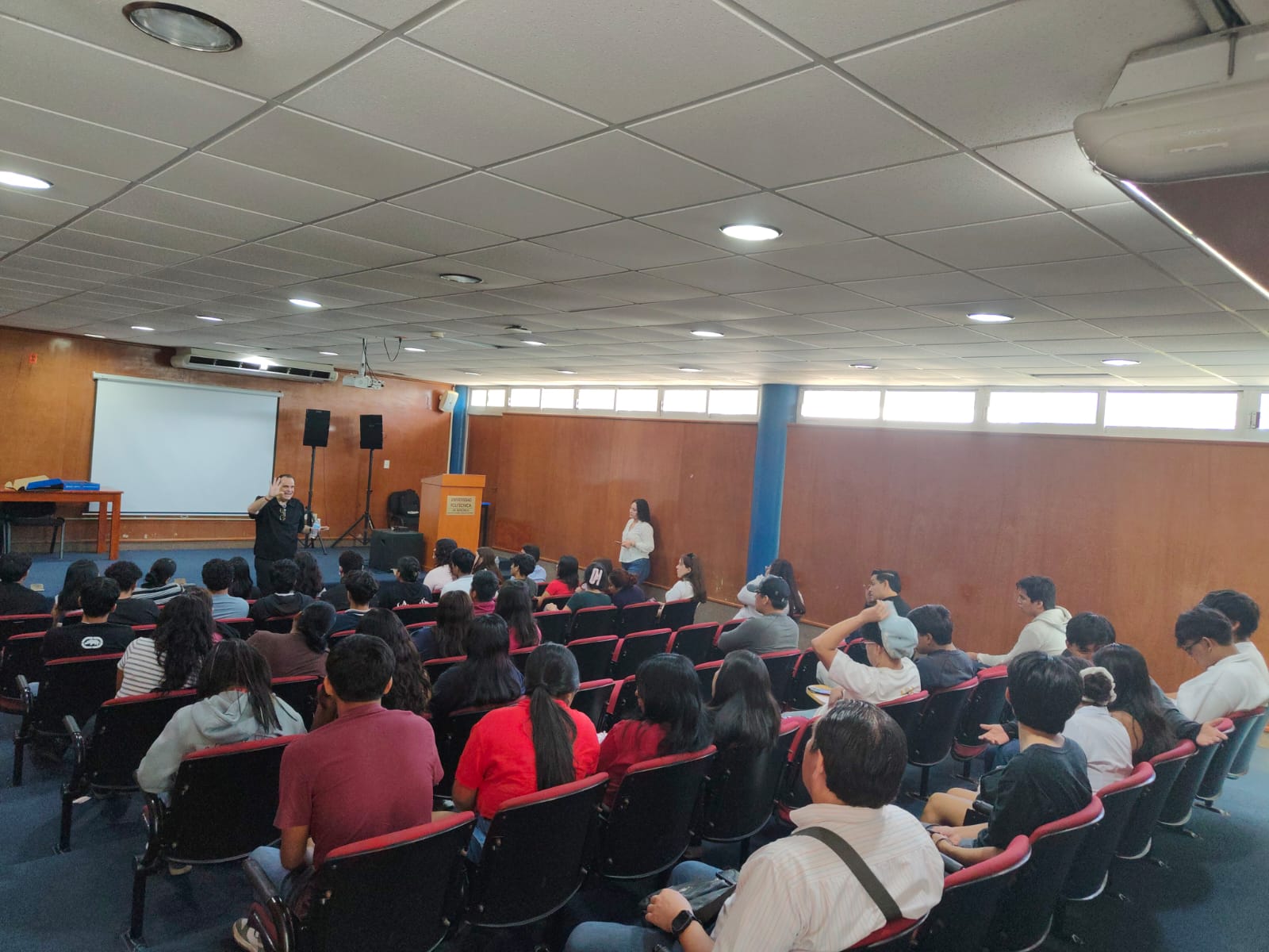 UPTAP IMPULSA EL EMPRENDIMIENTO CON CONFERENCIA “EMPRENDIENDO CON: LA VERÓNICA”