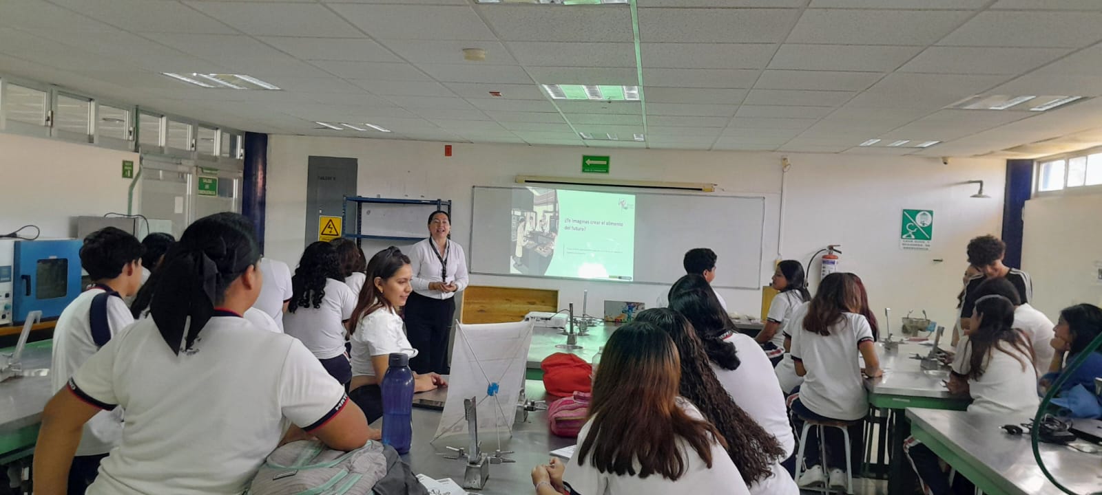 UPTAP RECIBE VISITA GUIADA DE ESTUDIANTES DE LA PREPARATORIA EDUARDO JAVIER ALBORES