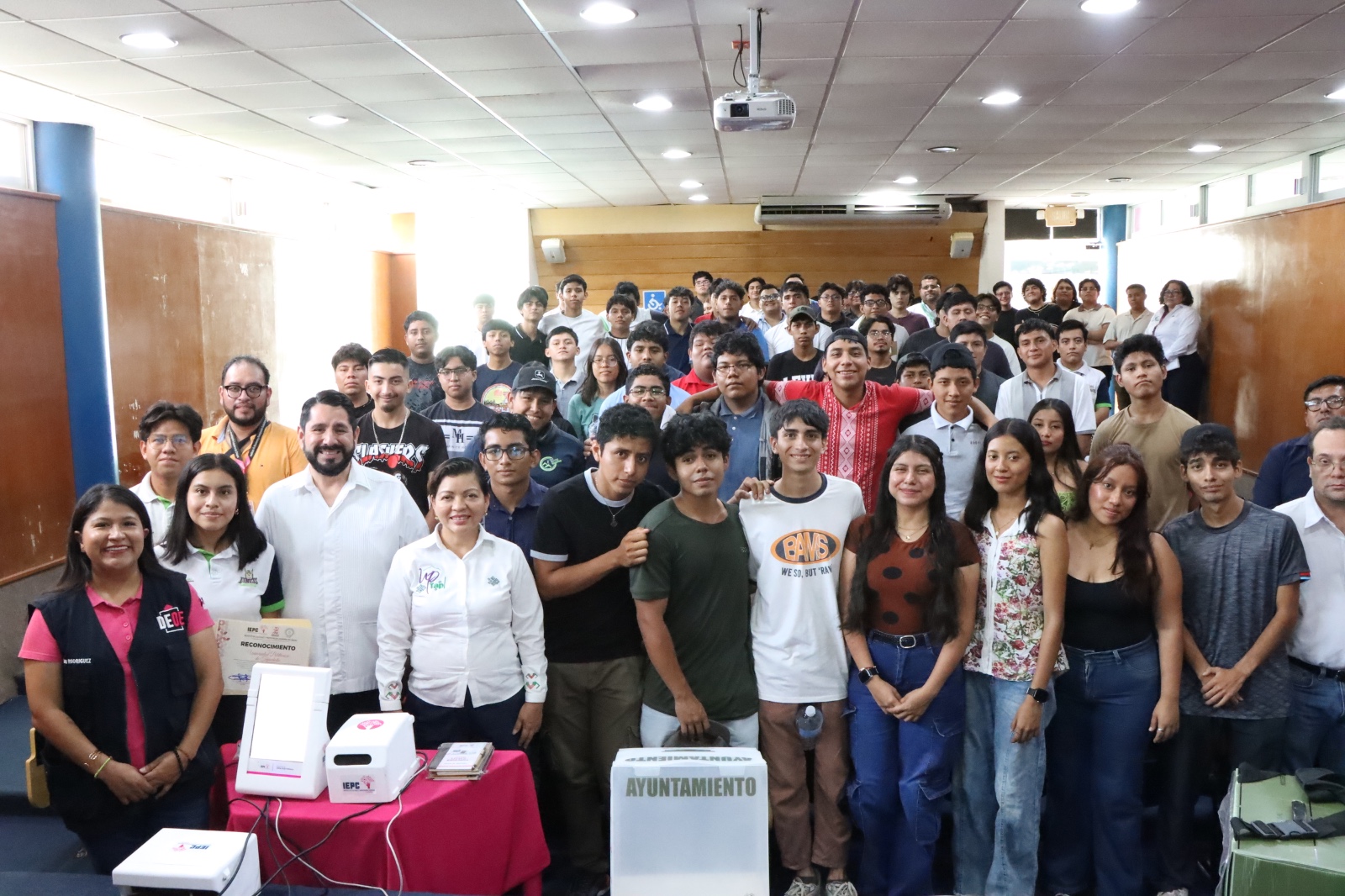 UPTAP FORTALECE LA CULTURA DEMOCRÁTICA CON PRESENTACIÓN DE PROTOTIPO DE URNA ELECTRÓNICA