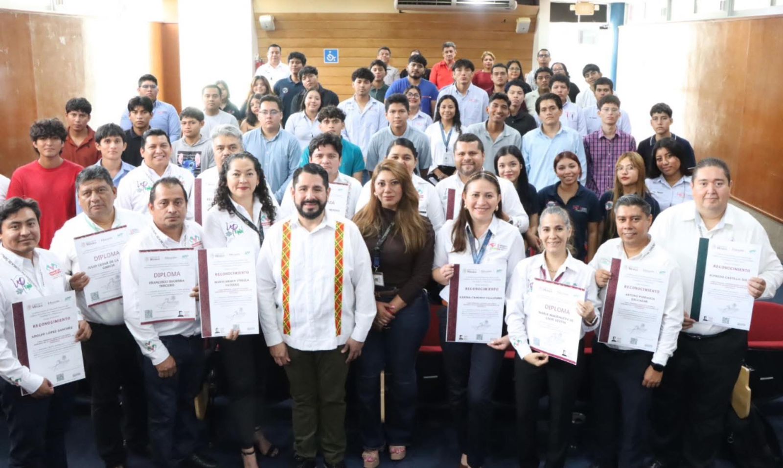 UPTAP RECONOCE A PERSONAL DOCENTE Y ADMINISTRATIVO POR SU DESTACADA PARTICIPACIÓN EN LA INSTRUMENTACIÓN DEL NUEVO MODELO EDUCATIVO
